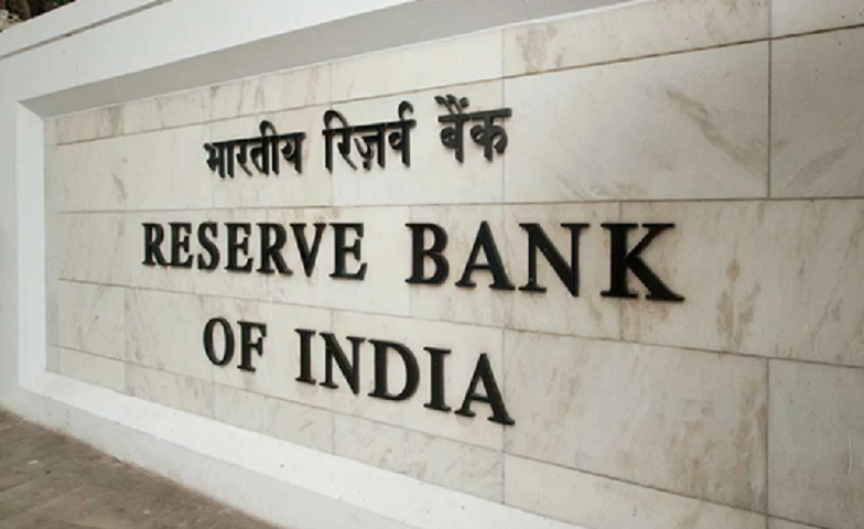 इस को-ऑपरेटिव बैंक पर RBI ने लगाया बैन, कस्टमर्स नहीं निकाल पा रहे पैसे..