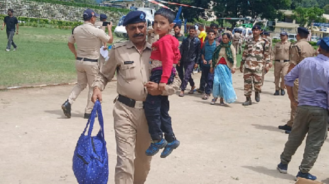 हर आपदा में सबसे आगे, धराली में भी सक्रिय है उत्तरकाशी आपदा प्रबंधन जन मंच..