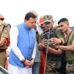 हल्द्वानी में मूसलाधार बारिश से जनजीवन प्रभावित, नैनीताल रोड पर कार पर गिरा बोल्डर..