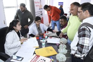 100 से अधिक लोगों द्वारा स्वास्थ्य कैम्प का लाभ लिया गया, अनेकों प्रकार की जांच निशुल्क की गई